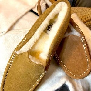 Ladies UGG shearling lined slippers new with tags